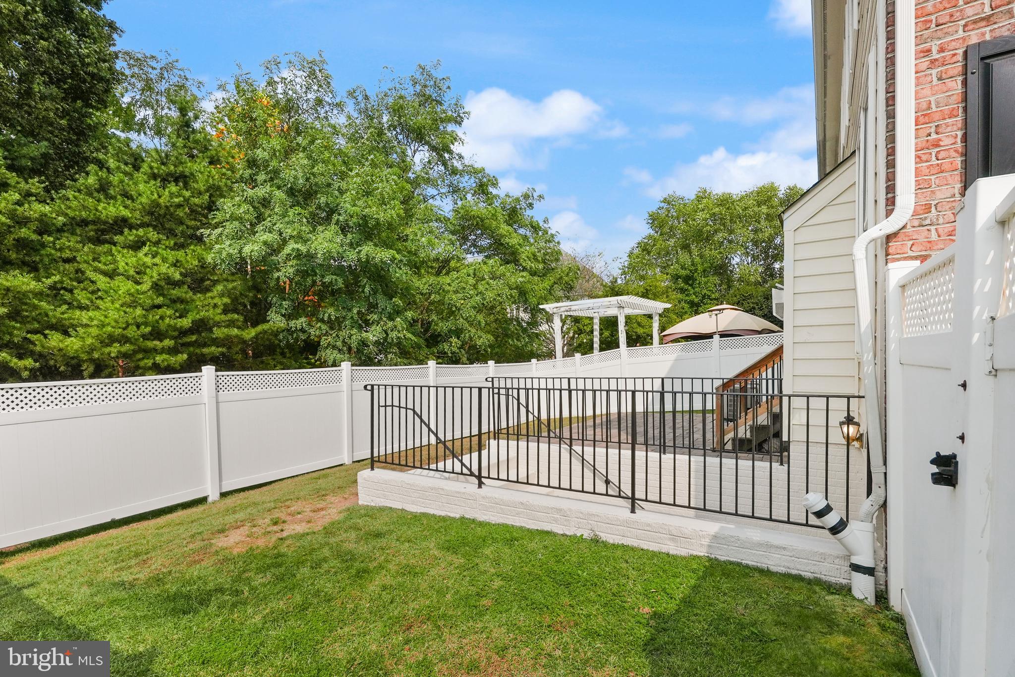 43616 Carradoc Farm Terrace Leesburg, VA 20176 - Photo 58 of 63 a view of a white house in the background