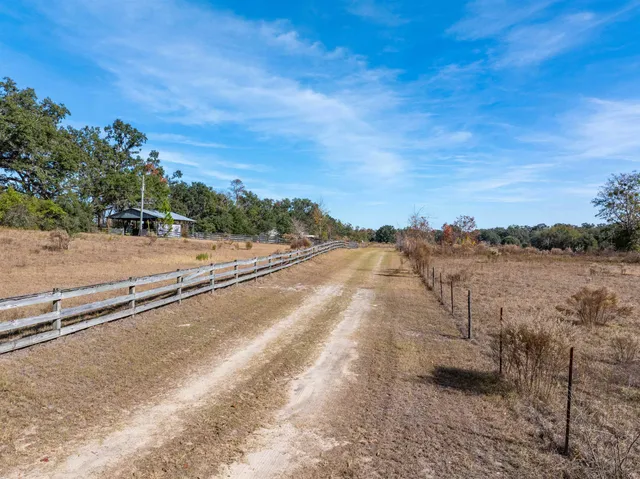 $284,900 | 1015 Northeast Evergreen Avenue, Pinetta, FL 32350