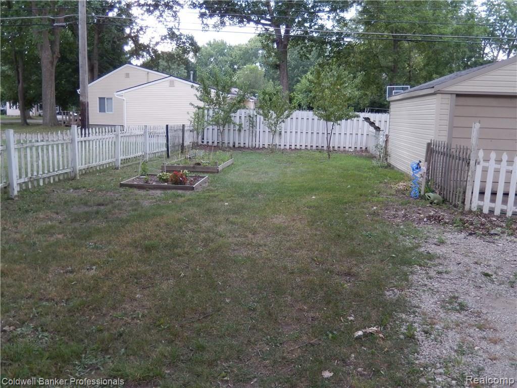 21223 Farmington Road Farmington, MI 48336 - Photo 17 of 36 DSCN2184.JPG