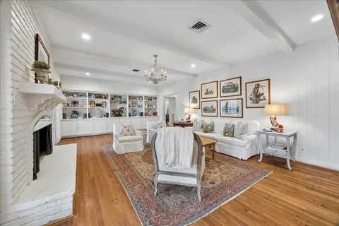 $2,900,000 | 10926 Wickwild, Hunters Creek Village, TX 77024