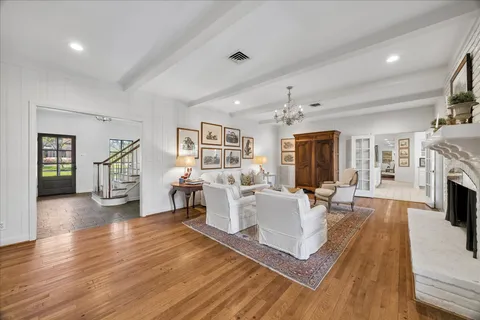 $2,900,000 | 10926 Wickwild, Hunters Creek Village, TX 77024