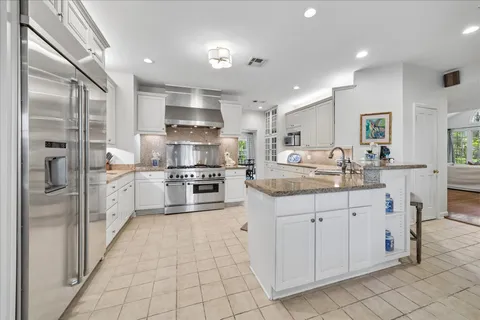 $2,900,000 | 10926 Wickwild, Hunters Creek Village, TX 77024