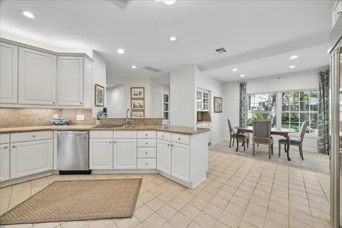 $2,900,000 | 10926 Wickwild, Hunters Creek Village, TX 77024