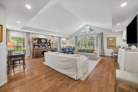 $2,900,000 | 10926 Wickwild, Hunters Creek Village, TX 77024