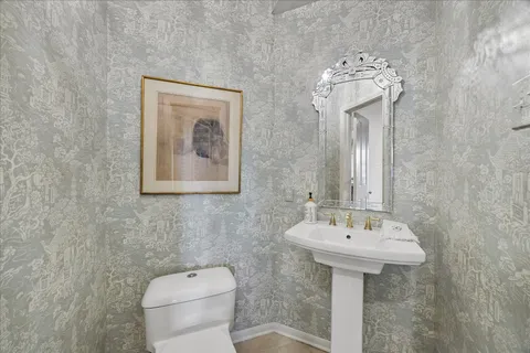 $2,900,000 | 10926 Wickwild, Hunters Creek Village, TX 77024