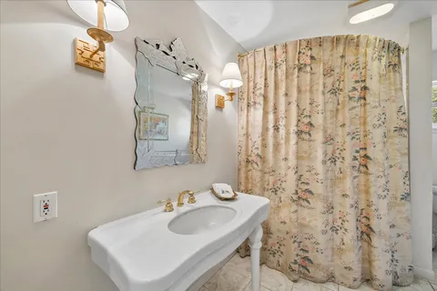 $2,900,000 | 10926 Wickwild, Hunters Creek Village, TX 77024