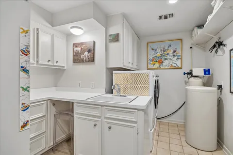 $2,900,000 | 10926 Wickwild, Hunters Creek Village, TX 77024