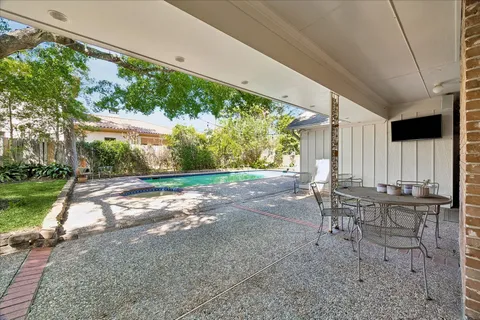 $2,900,000 | 10926 Wickwild, Hunters Creek Village, TX 77024