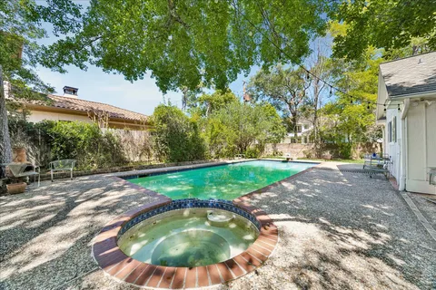 $2,900,000 | 10926 Wickwild, Hunters Creek Village, TX 77024