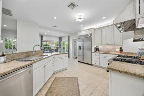 $2,900,000 | 10926 Wickwild, Hunters Creek Village, TX 77024