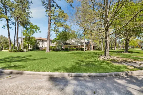 $2,900,000 | 10926 Wickwild, Hunters Creek Village, TX 77024