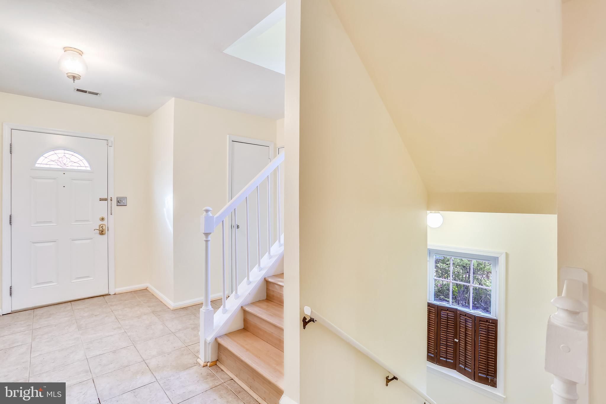 44 Oak Shade Road Gaithersburg, MD 20878 - Photo 17 of 41 Entry foyer w/tile floor