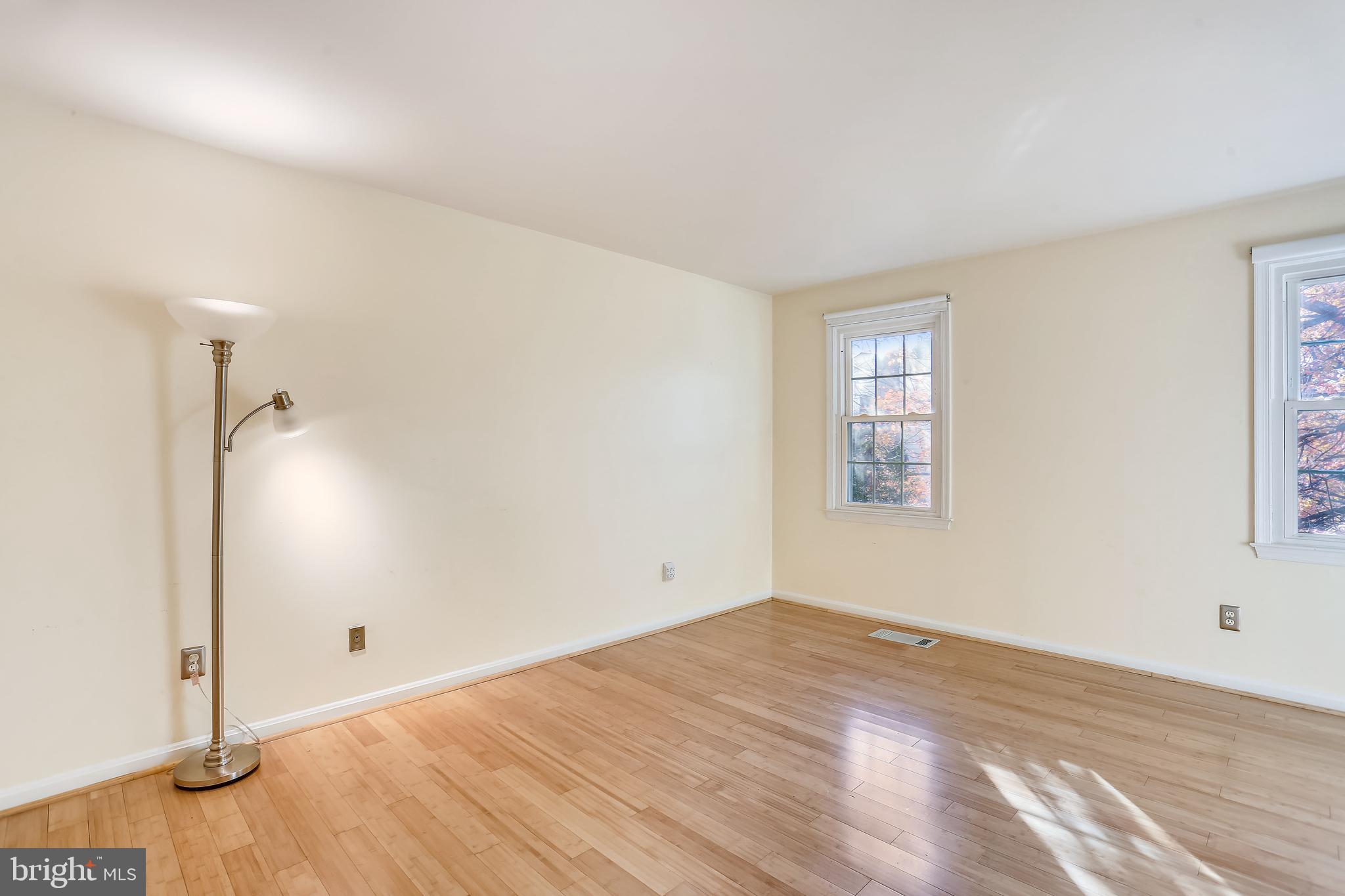 44 Oak Shade Road Gaithersburg, MD 20878 - Photo 19 of 41 Primary suite w/hardwood floor