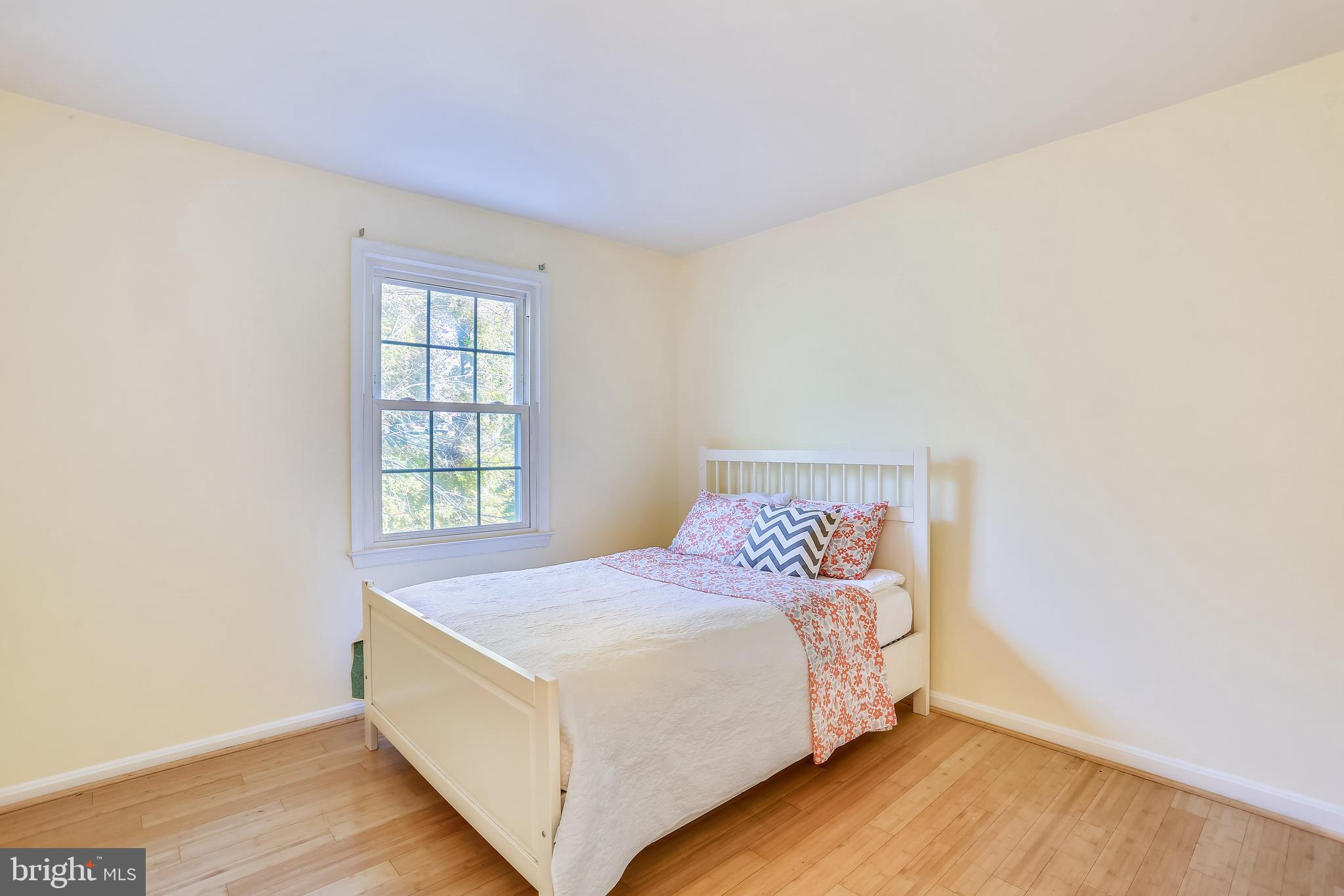 44 Oak Shade Road Gaithersburg, MD 20878 - Photo 26 of 41 Large second bedroom