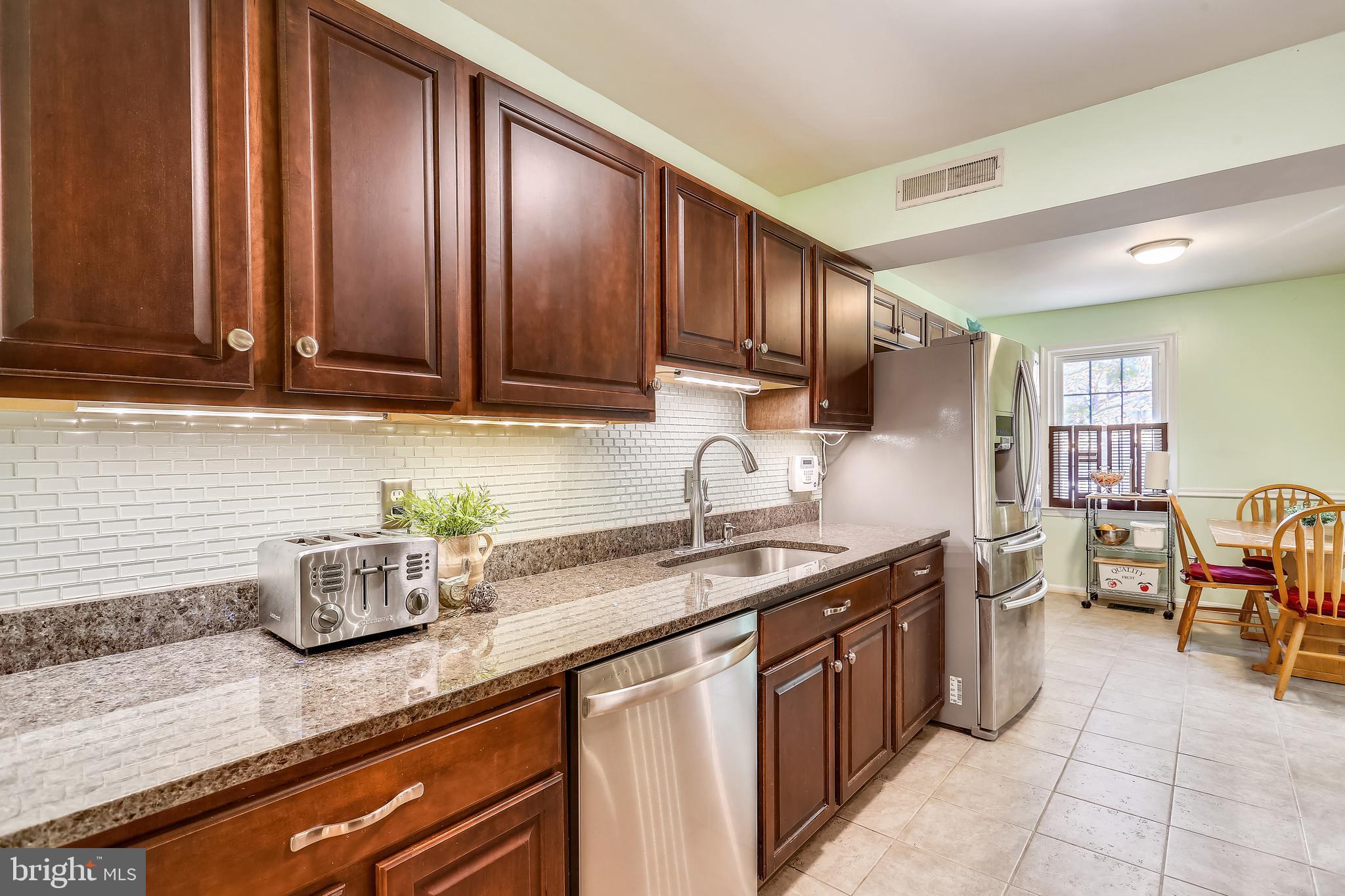 44 Oak Shade Road Gaithersburg, MD 20878 - Photo 4 of 41 Kitchen w/tile floor