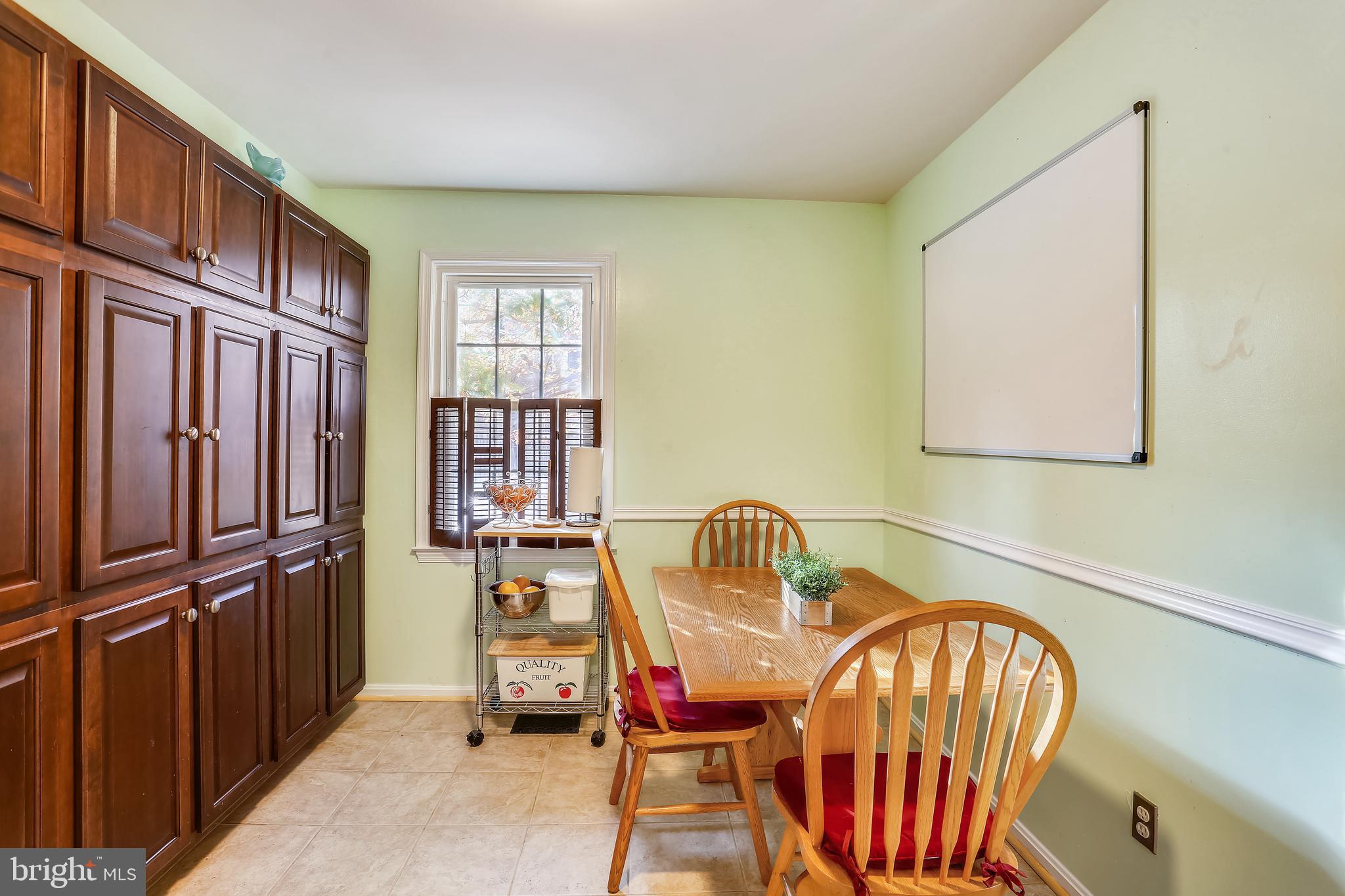 44 Oak Shade Road Gaithersburg, MD 20878 - Photo 8 of 41 Big breakfast area
