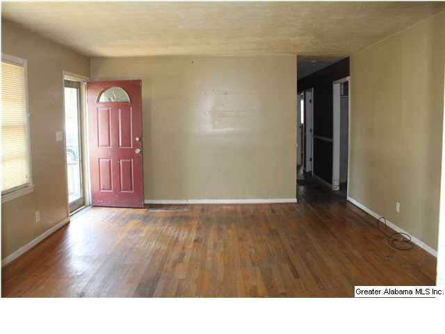 220 Patricia Road Anniston, AL 36206 - Photo 2 of 19