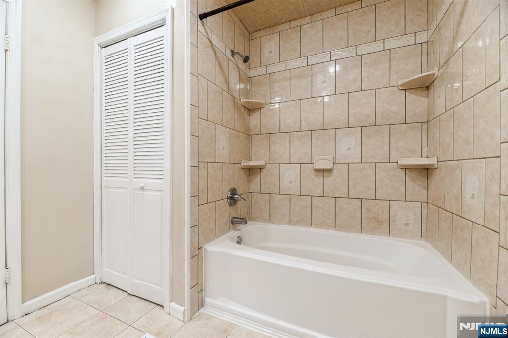 7 Sloop Square Freehold, NJ 07728 - Photo 22 of 30