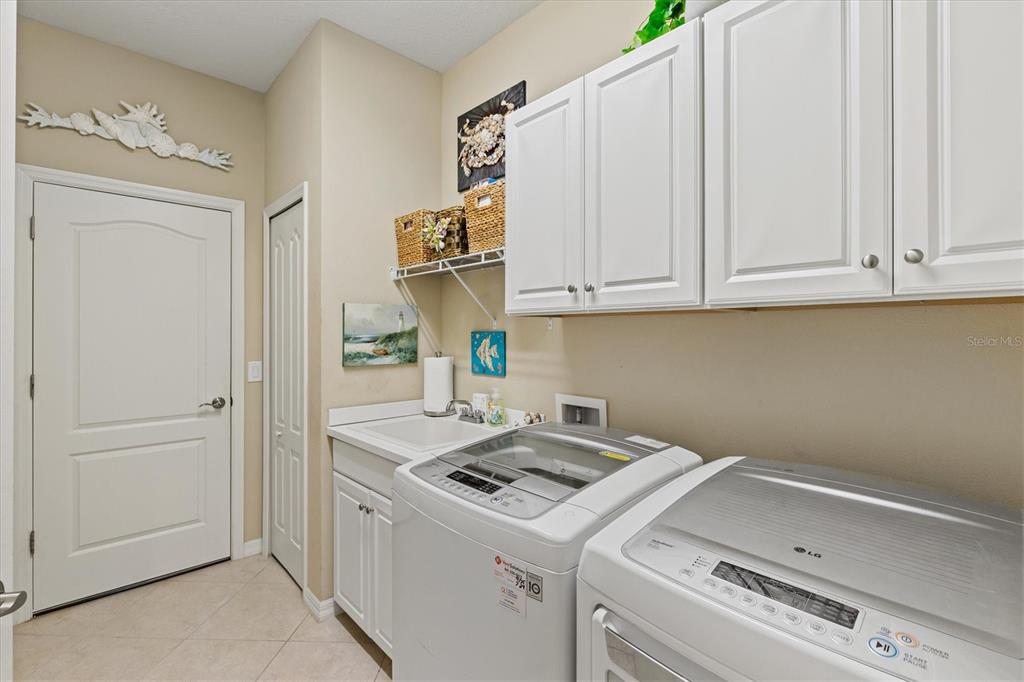 11610 Marathon Circle Venice, FL 34293 - Photo 37 of 84 a utility room with dryer and washer