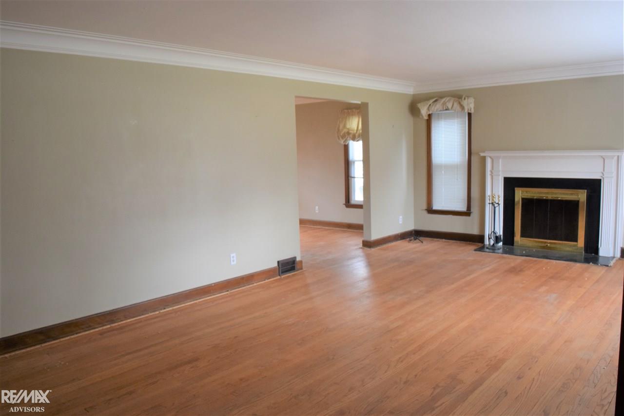 1541 Hawthorne Road Grosse Pointe Woods, MI 48236 - Photo 12 of 48