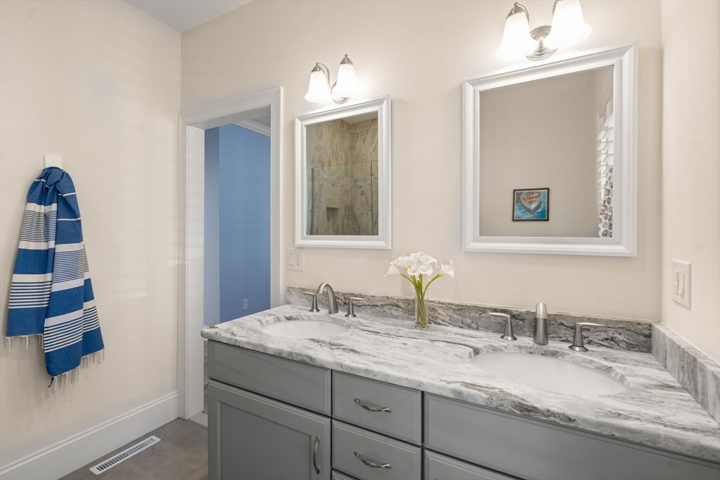 33 Boydes Crossing Norfolk, MA 02056 - Photo 12 of 31