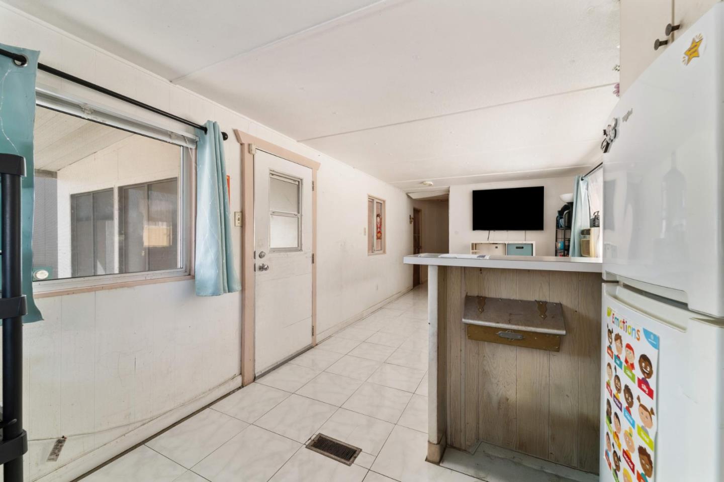 4320 Monterey Road, Unit 39 San Jose, CA 95111 - Photo 6 of 17 a hallway with washer and dryer