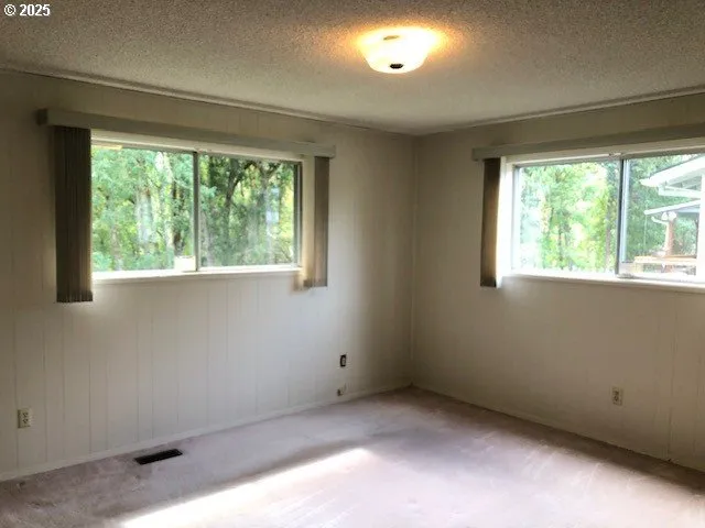 $425,000 | 1649 Northwest Martin Avenue, Roseburg, OR 97471