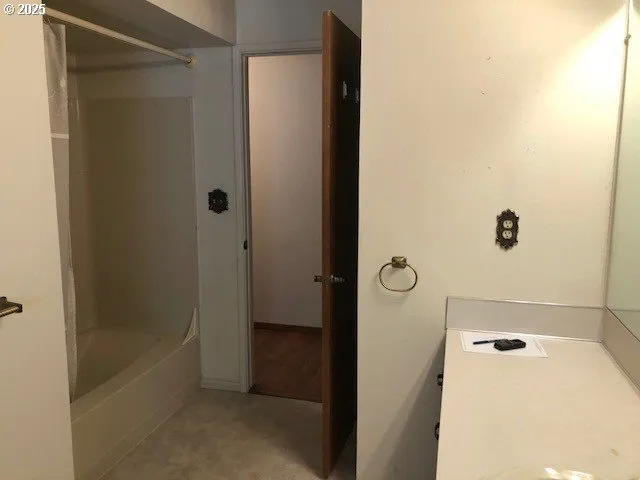 $425,000 | 1649 Northwest Martin Avenue, Roseburg, OR 97471