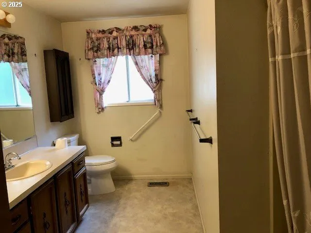 $425,000 | 1649 Northwest Martin Avenue, Roseburg, OR 97471