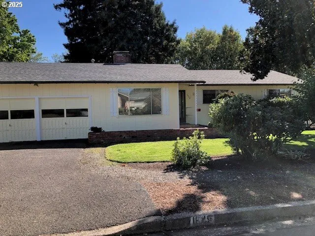 $425,000 | 1649 Northwest Martin Avenue, Roseburg, OR 97471