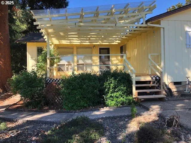 $425,000 | 1649 Northwest Martin Avenue, Roseburg, OR 97471