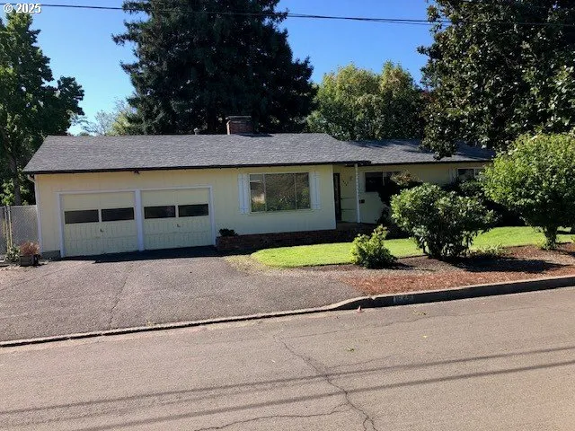 $425,000 | 1649 Northwest Martin Avenue, Roseburg, OR 97471