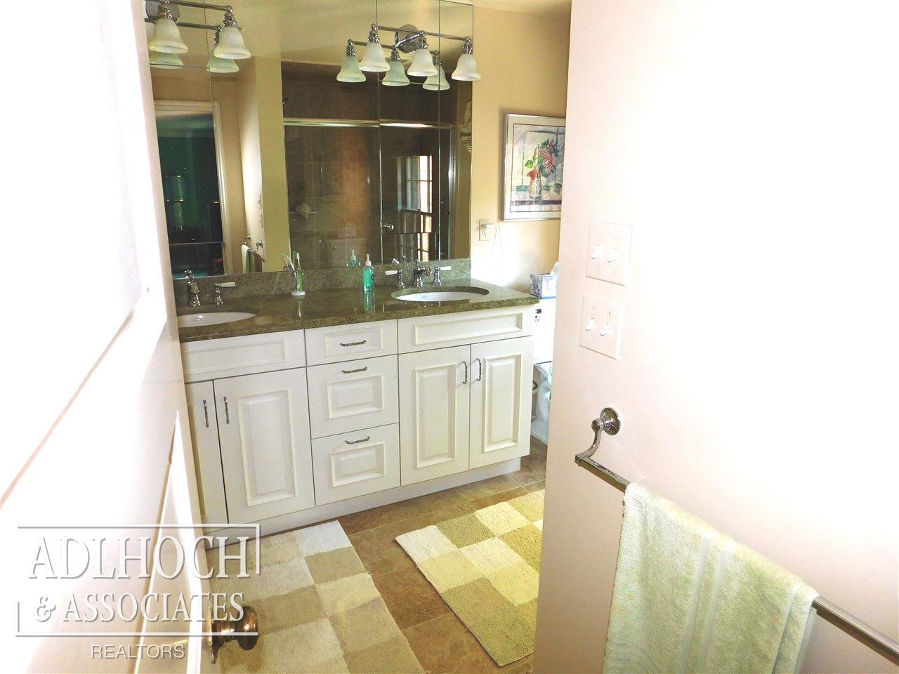 241 Lewiston Road Grosse Pointe, MI 48236 - Photo 18 of 27 MASTER BATH