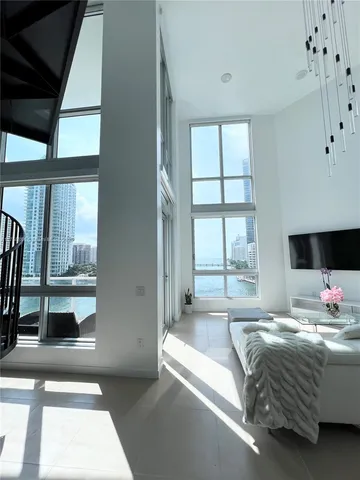 $699,000 | 300 South Biscayne Boulevard, Unit L814, Miami, FL 33131