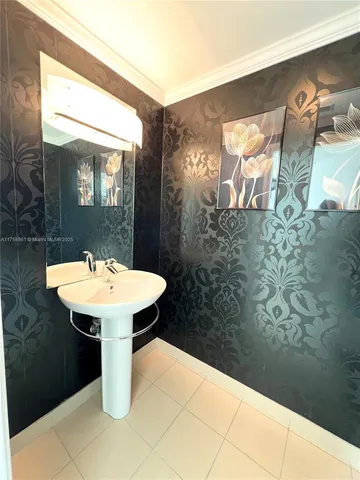 $699,000 | 300 South Biscayne Boulevard, Unit L814, Miami, FL 33131