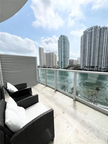 $699,000 | 300 South Biscayne Boulevard, Unit L814, Miami, FL 33131