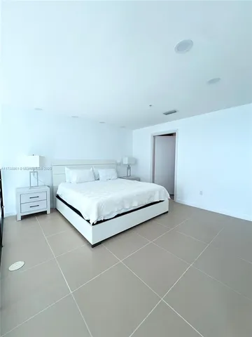 $699,000 | 300 South Biscayne Boulevard, Unit L814, Miami, FL 33131