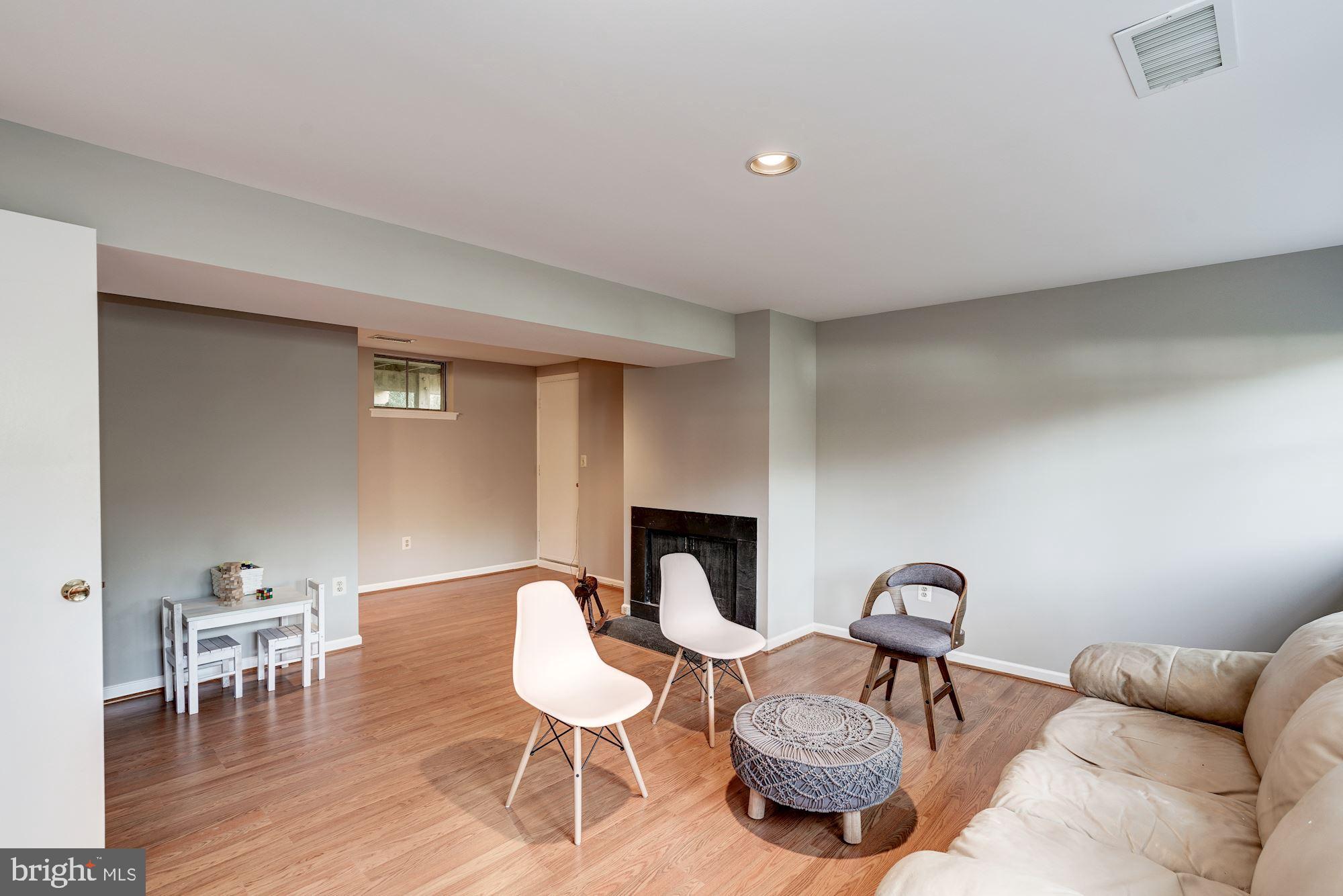 1813 Cranberry Lane Reston, VA 20191 - Photo 22 of 34 Gallery Image 22