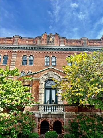 $1,800 | 300 Alexander Street, Unit 112, Rochester, NY 14607