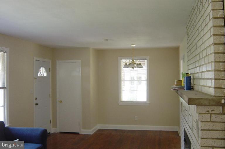 7206 Tanager Street Springfield, VA 22150 - Photo 3 of 8 Living Room #2