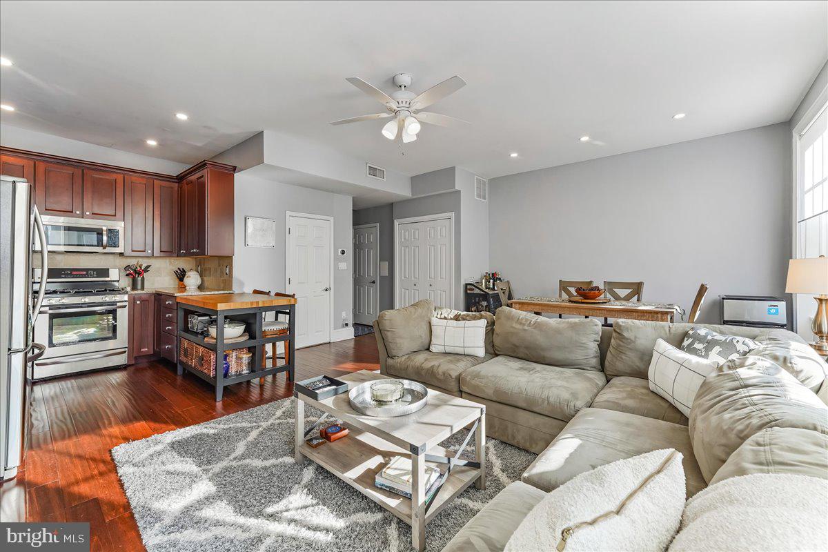 1129 Spruce Street, Unit 3 Philadelphia, PA 19107 - Photo 15 of 31