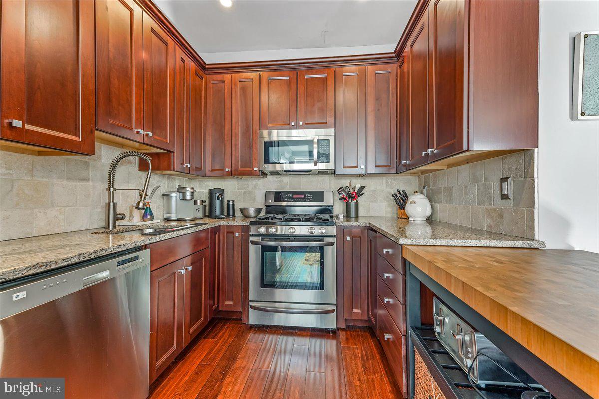 1129 Spruce Street, Unit 3 Philadelphia, PA 19107 - Photo 18 of 31
