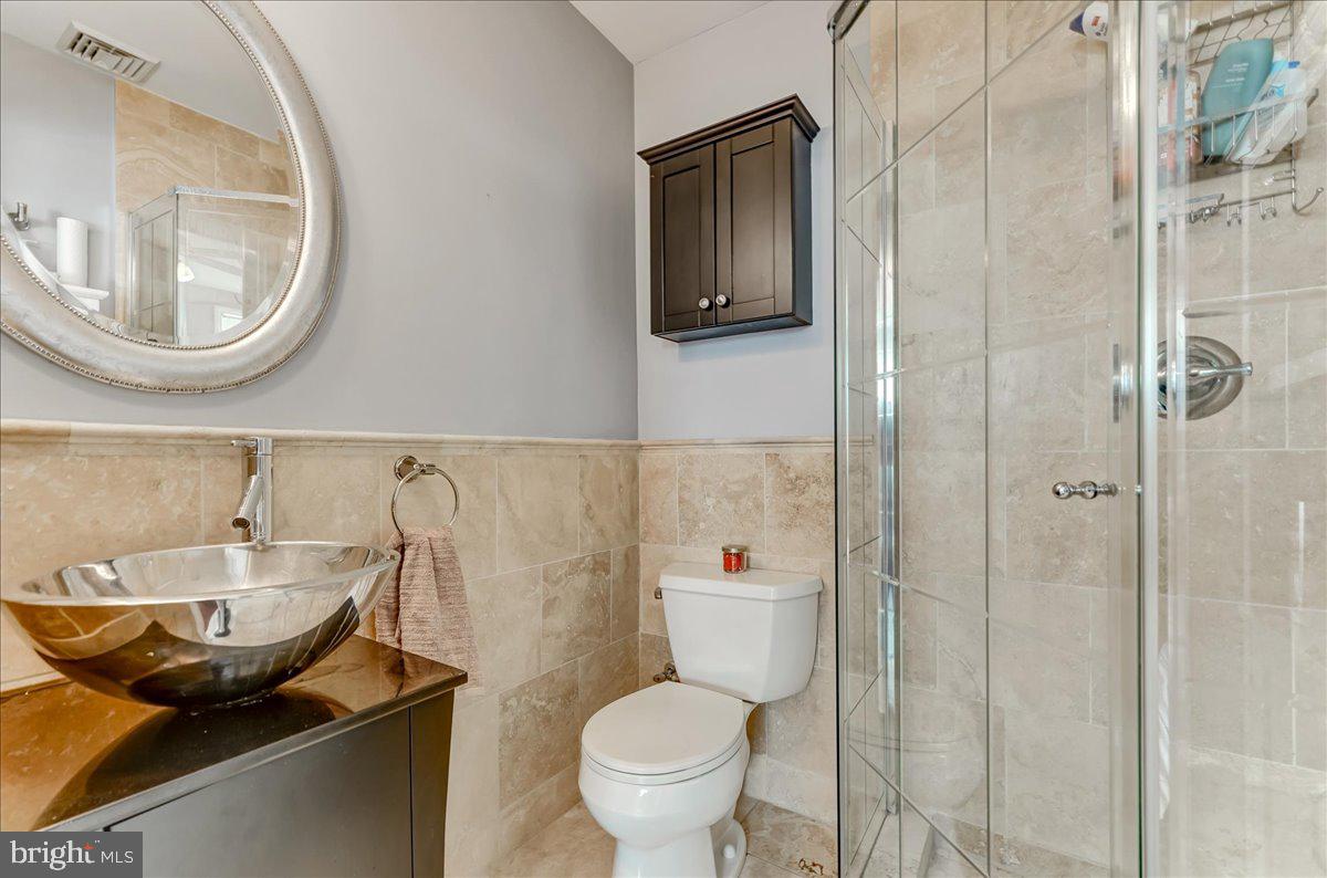 1129 Spruce Street, Unit 3 Philadelphia, PA 19107 - Photo 20 of 31