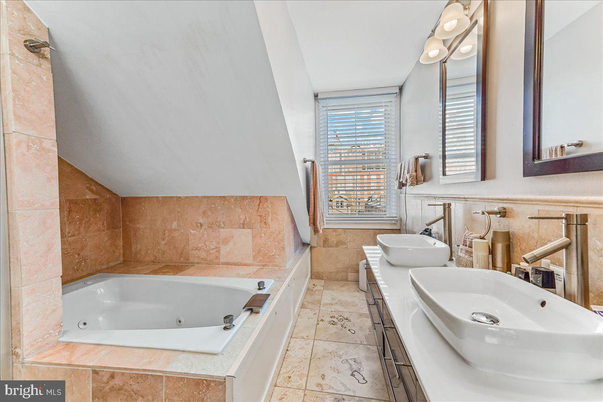 1129 Spruce Street, Unit 3 Philadelphia, PA 19107 - Photo 24 of 31