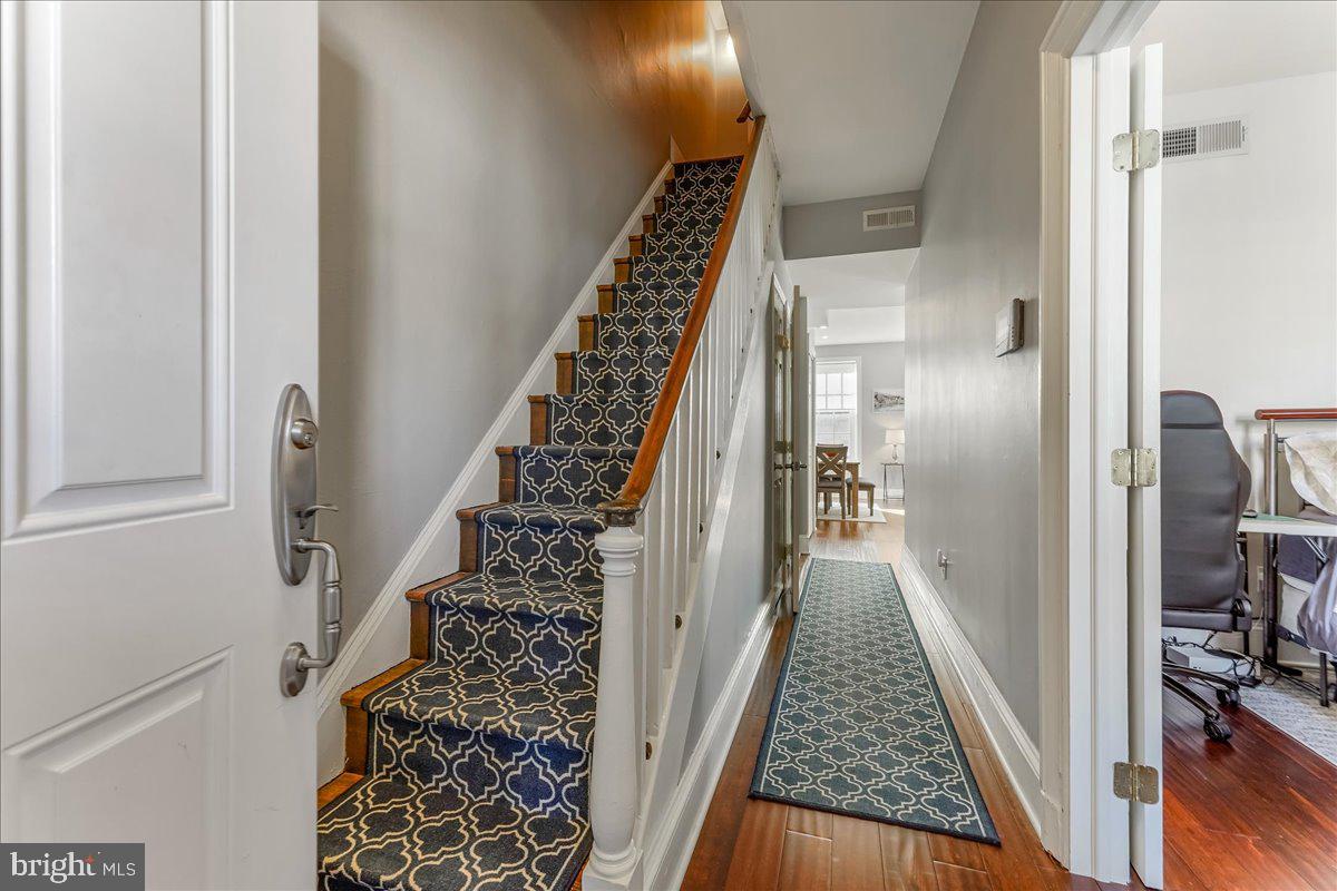 1129 Spruce Street, Unit 3 Philadelphia, PA 19107 - Photo 3 of 31
