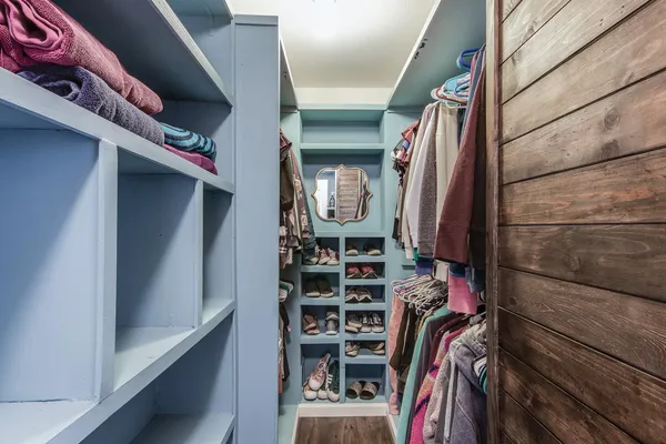 a view of a walk in closet