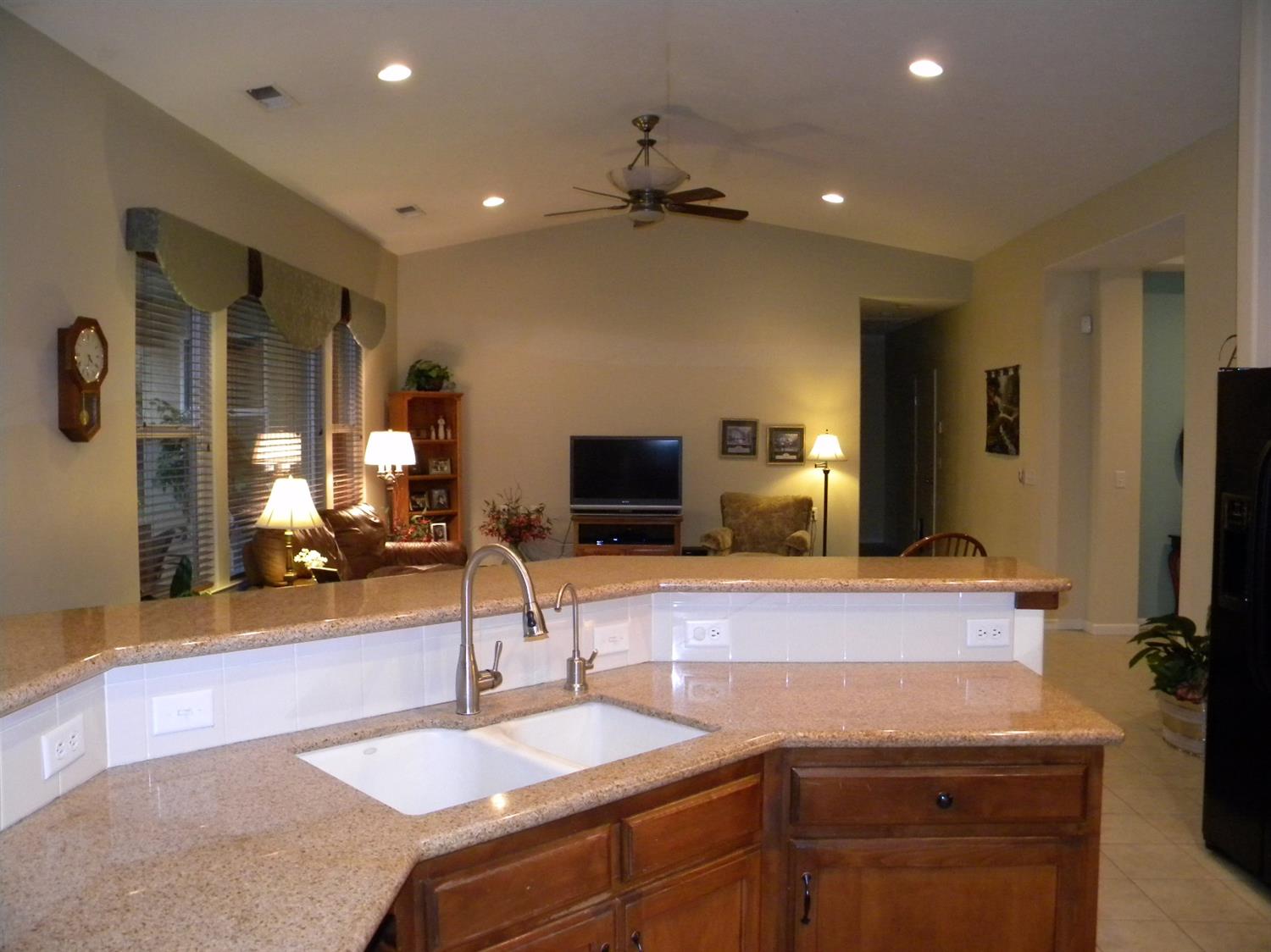 2285 East Duff Avenue Reedley, CA 93654 - Photo 15 of 28 Gallery Image 15