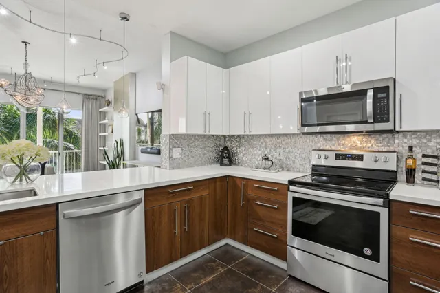 $6,500 | 3960 North Flagler Drive, Unit 402, West Palm Beach, FL 33407