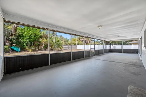 an empty room with windows and pillars in it