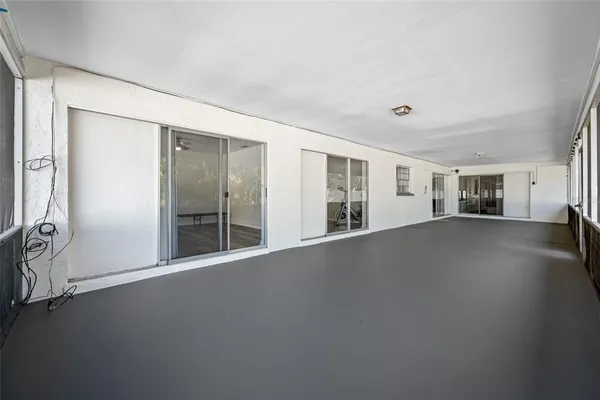 a view of livingroom with furniture